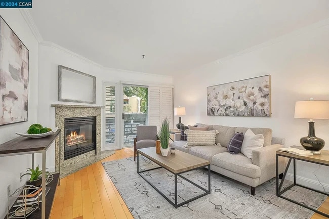 Building Photo - 2530 Oak Rd