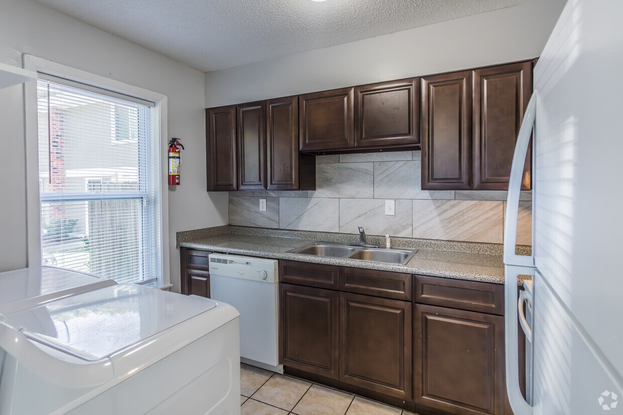 Primary Photo - Spottswood Manor