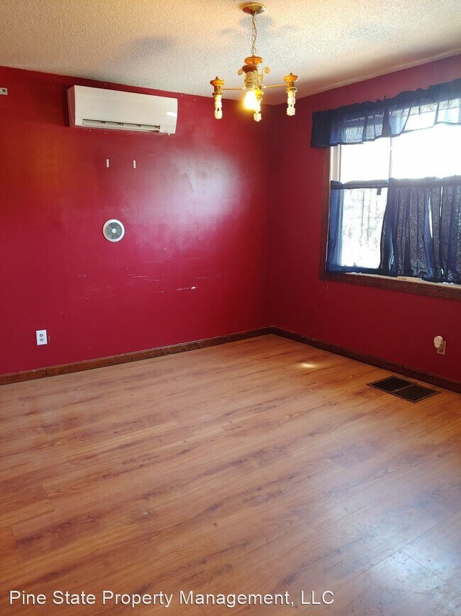 Building Photo - 3 br, 1.5 bath House - 24 Washington Street
