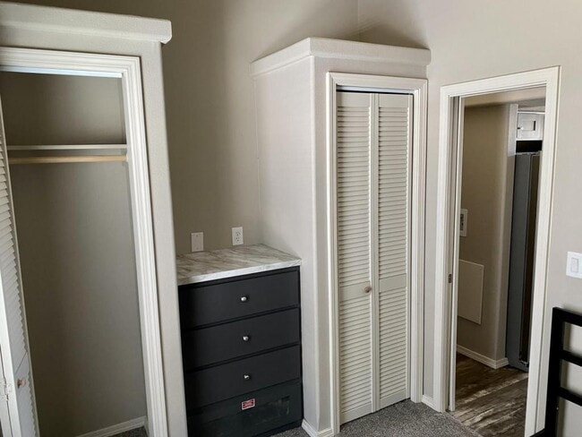 Foto del edificio - 401 S 1st St