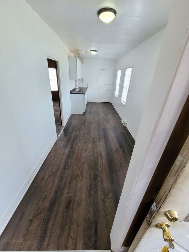 Building Photo - FOR RENT- 348 Lamont-** PETS OK **