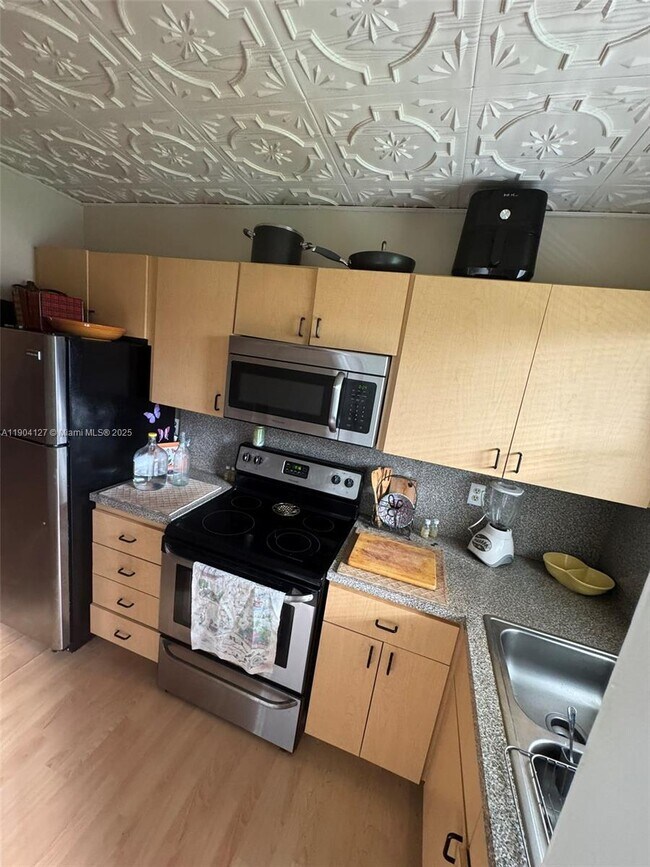 Foto del edificio - 270 Layne Blvd