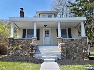 Building Photo - 143 Millbrook Ave