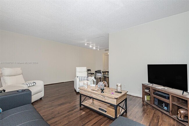 Building Photo - 4047 Rexford A