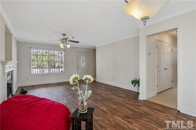 Foto del edificio - 1600 Silver Ridge Ct