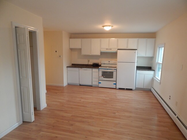 Building Photo - 36 Poquonock Ave