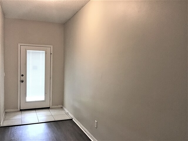 Building Photo - 560 Benton Dr