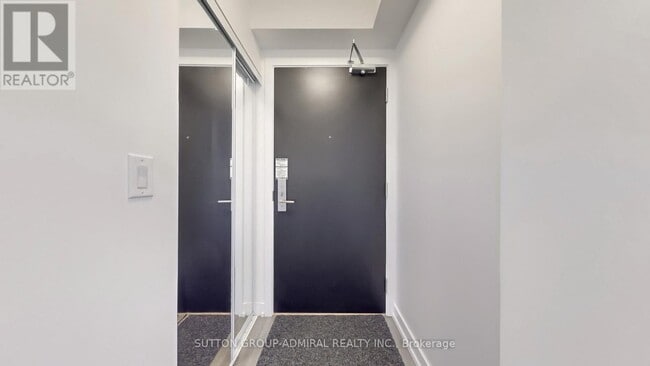 Building Photo - 159 Wellesley St E