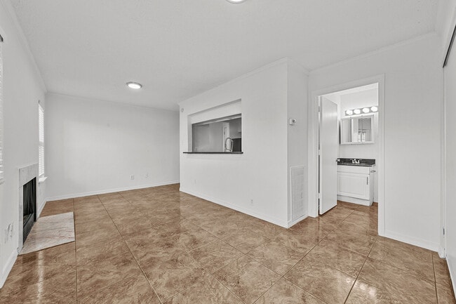 Building Photo - Columbia Oaks