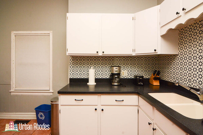 Foto del edificio - 2337 W Grand Ave