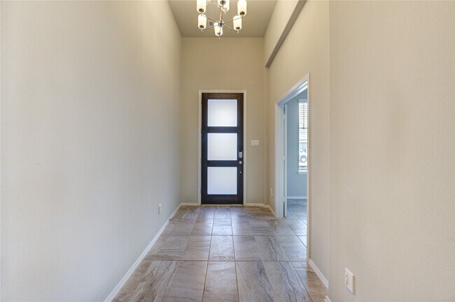 Building Photo - 4727 Crest Hill Dr