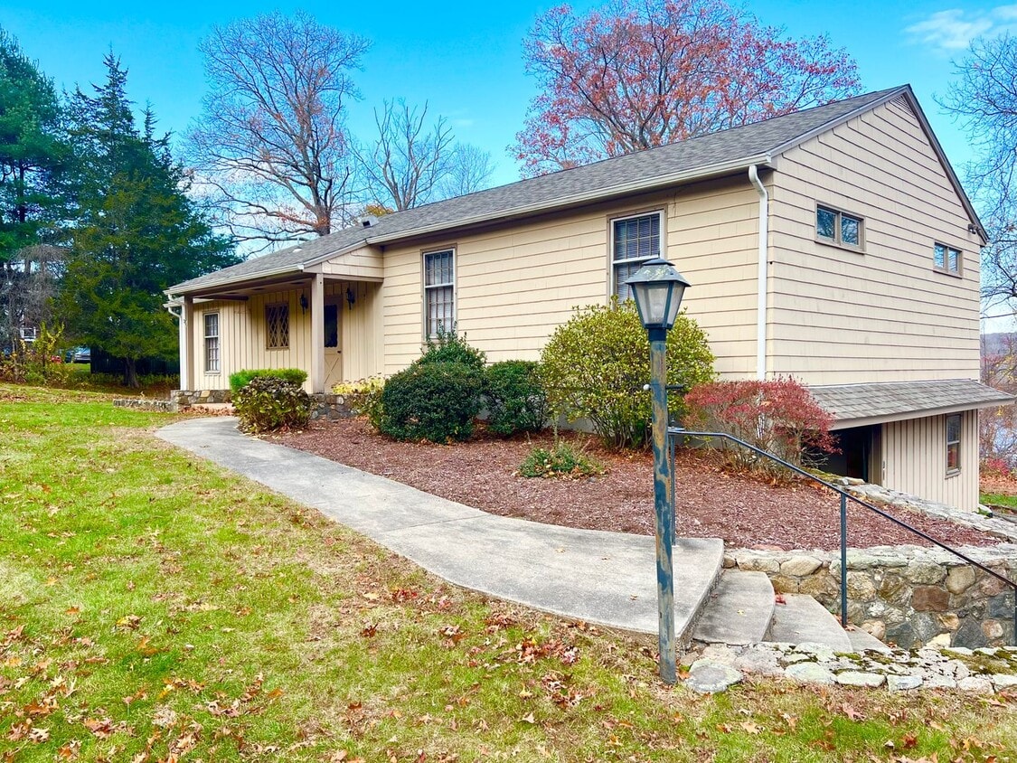 Single family with Connecticut River views - Single family with Connecticut River views