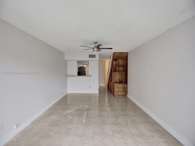 Building Photo - 9210 Fontainebleau Blvd