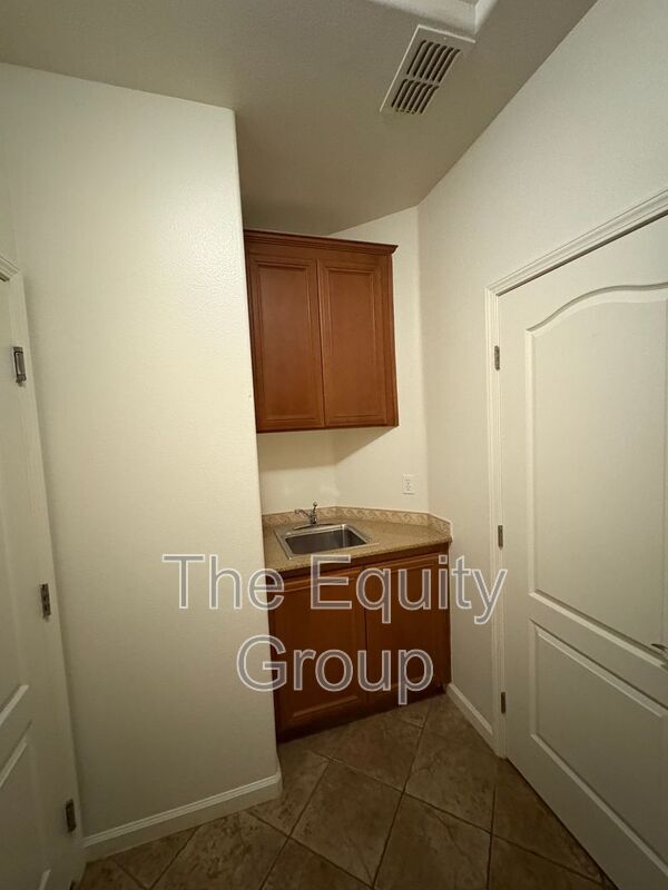 Foto del edificio - 2422 N Leila St