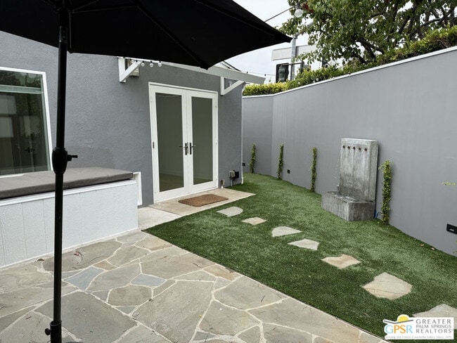 Building Photo - 2030 Ocean Park Blvd