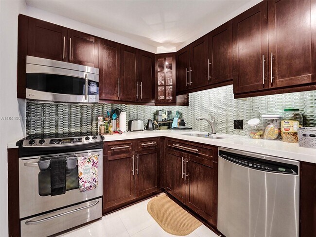 Foto del edificio - 3625 N Country Club Dr