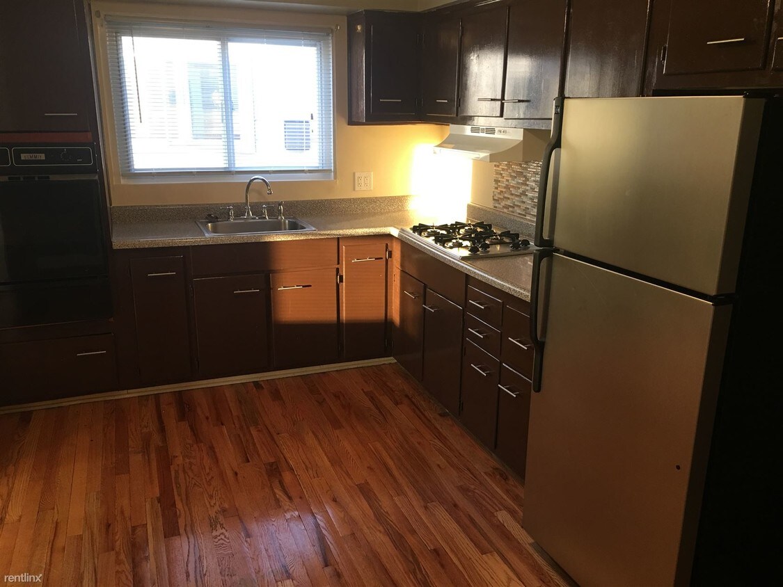 Primary Photo - 15519 Huron St