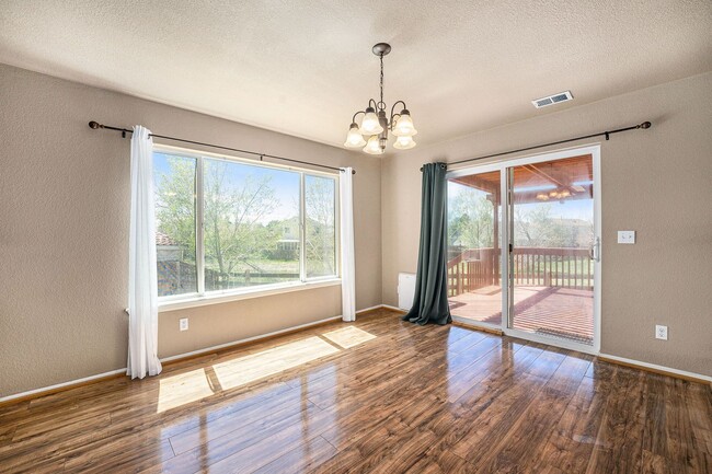 Foto del edificio - Exceptionally Maintained 2-Story Home in G...