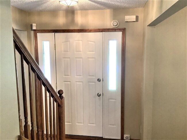 Foto del edificio - 3380 Springcrest Drive
