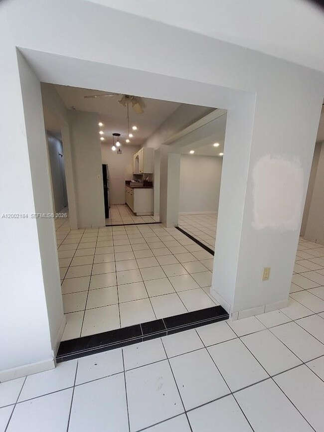 Building Photo - 1348 NE 176th St