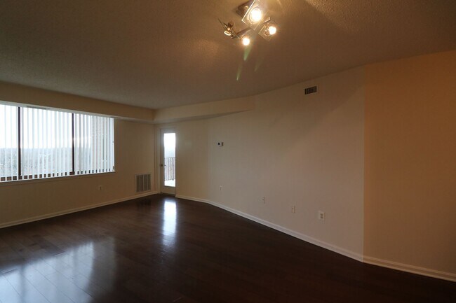 Foto del edificio - Spacious 2BD/1BA Condo with Glorious Views!