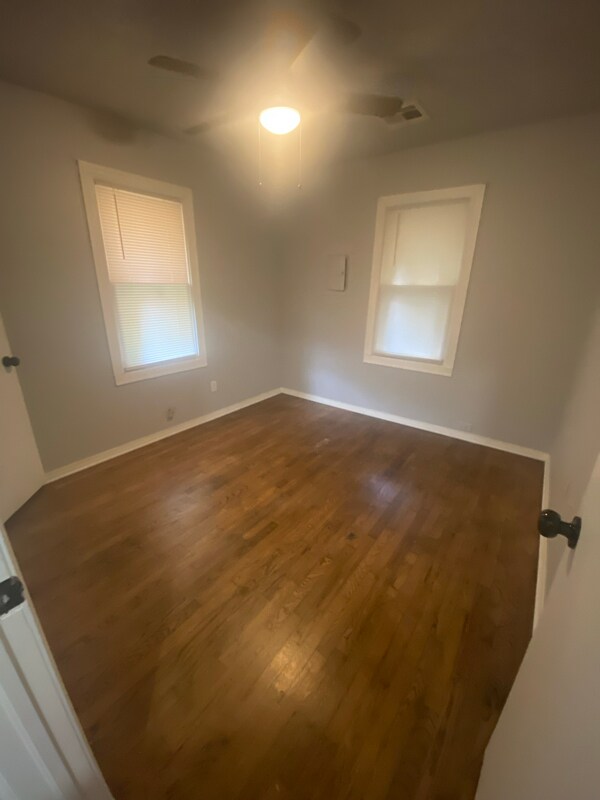 Foto del edificio - 225 N Richards Ave