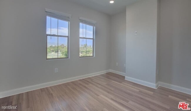 Building Photo - 2 br, 3 bath Condo - 6260 W 3rd St Apt 418