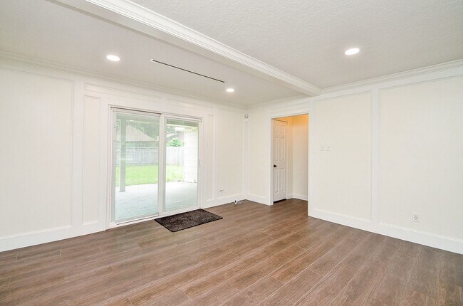 Building Photo - 15614 Dawnbrook Dr