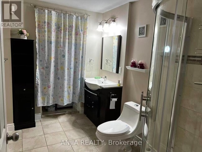 Building Photo - 3441 Sanderling Crescent