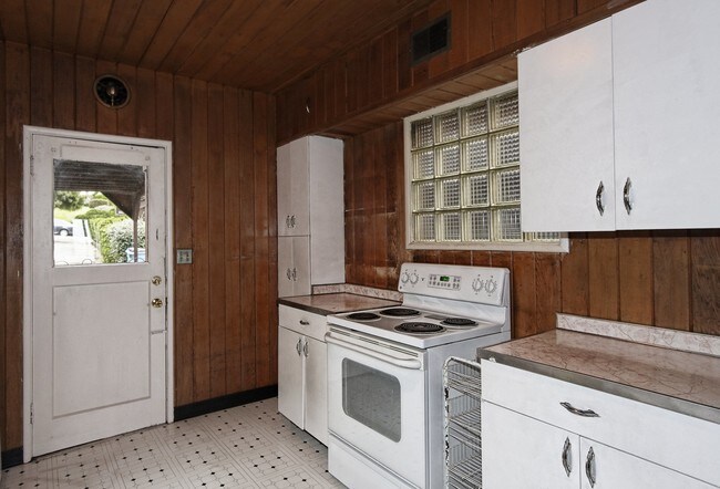 Building Photo - 1738 Spruce St