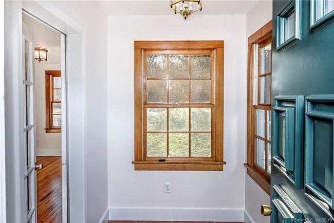 Building Photo - 20 Lounsbury Rd