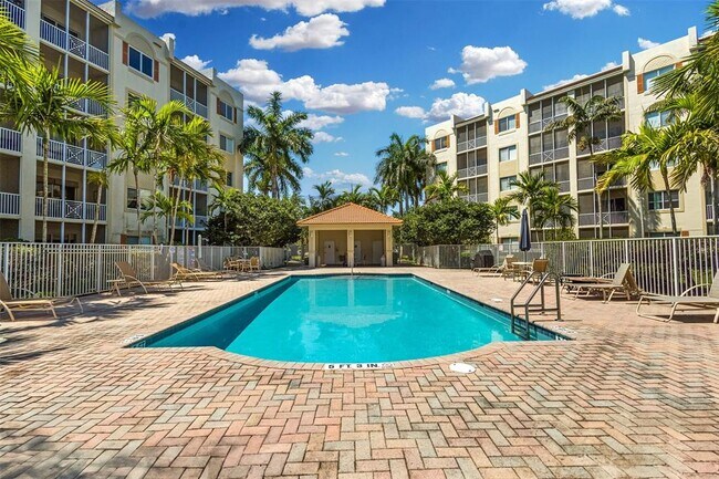 Foto del edificio - 3500 Oaks Clubhouse Dr