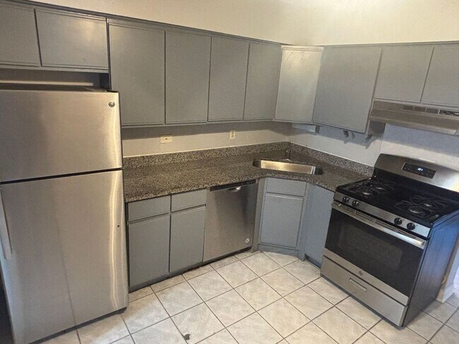 Foto del edificio - Charming 2-Bedroom Apartment for Rent in O...