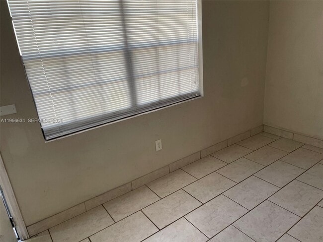 Foto del edificio - 720 NW 134th St