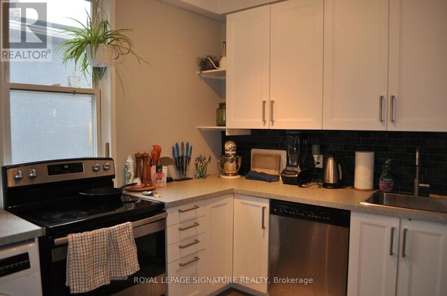 Building Photo - 133 Brock Ave