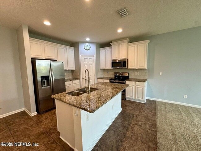 Building Photo - 11745 Lake Bend Cir