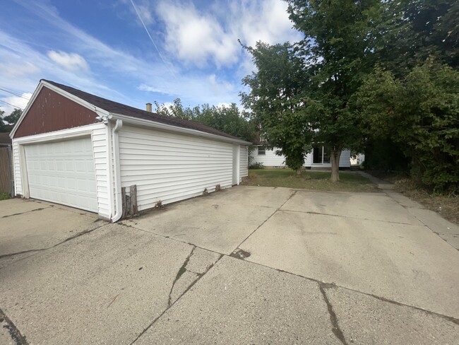 Garage and Parking - 8817 W Herbert Ave