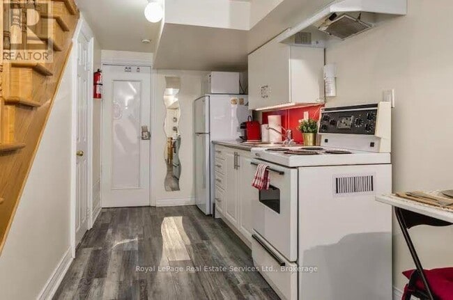 Building Photo - 148 Major St