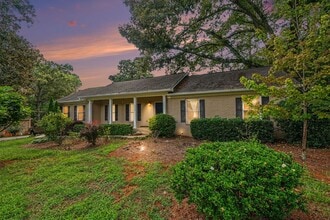 Building Photo - 290 University Cir