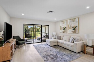 Building Photo - 52 Stratford Ln W