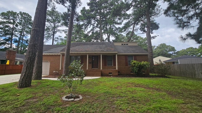 Building Photo - 445 W Chickasaw Rd