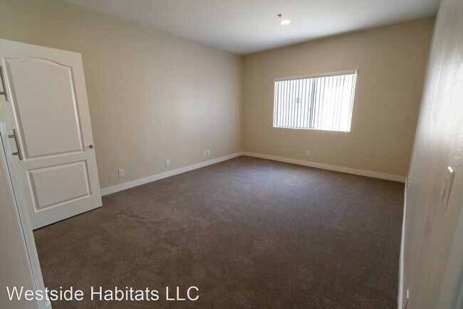 Building Photo - 7057 Lanewood Ave