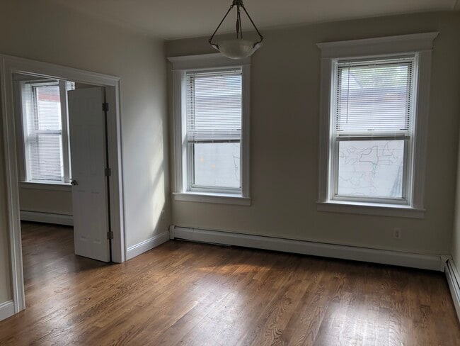 Building Photo - 251 Beacon Ave