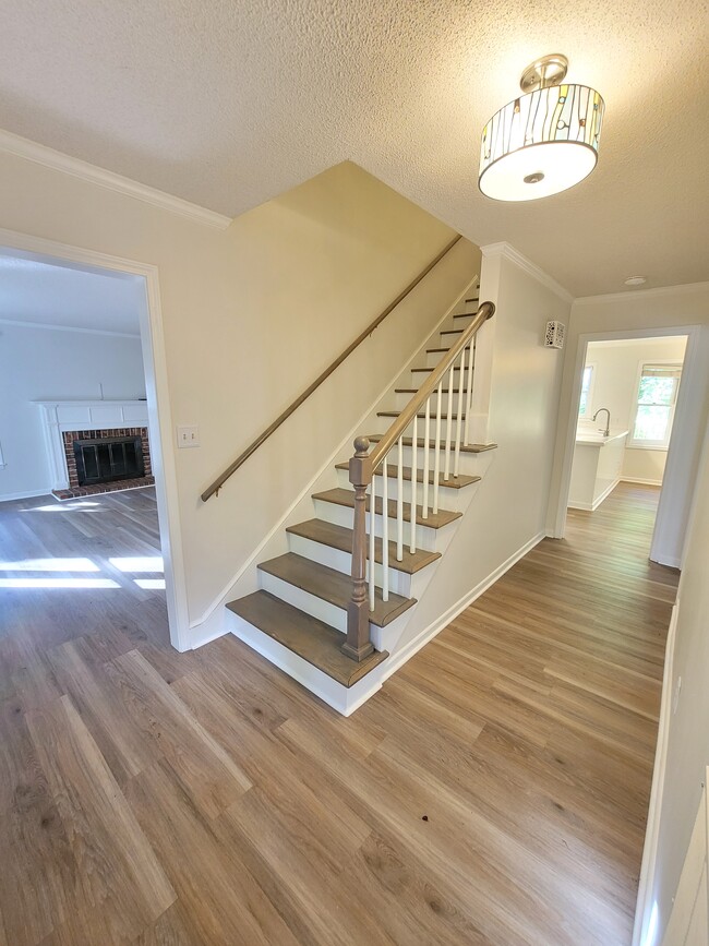Building Photo - 222 Camelot Rd