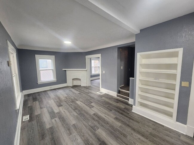 Building Photo - Charming 3-Bedroom Property in Prime Location