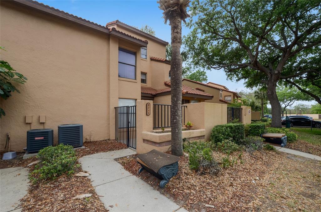 4712 Sutton Terrace, Orlando, FL 32811 Townhome Rentals in Orlando FL