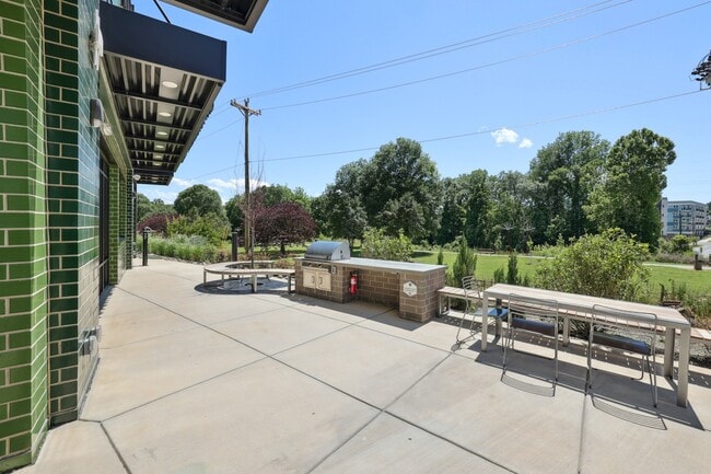 Building Photo - Link Apartments® CYKEL