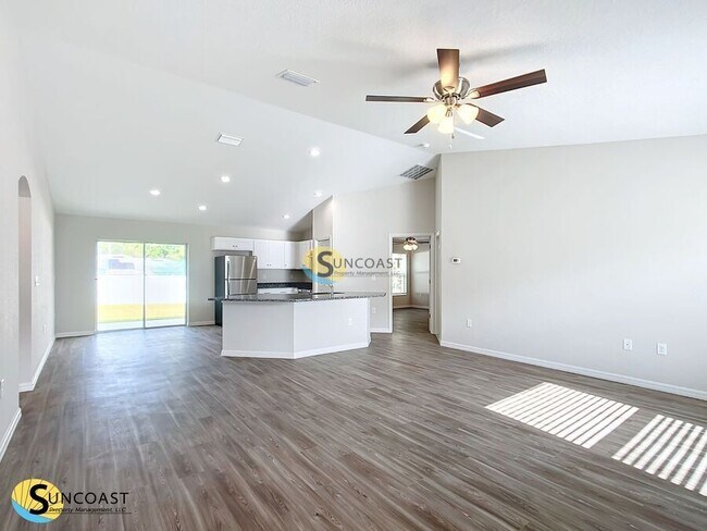 Building Photo - Welcome to your new home in the charming c...