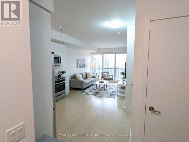 Building Photo - 10 Park Lawn Rd