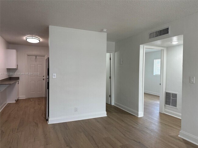 Foto del edificio - 110 NE 19th Ave